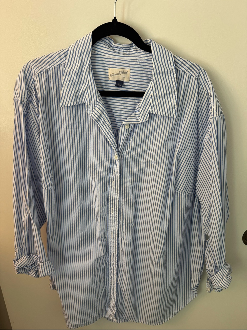 Universal Thread White and Blue Striped Casual Button-Up Shirt